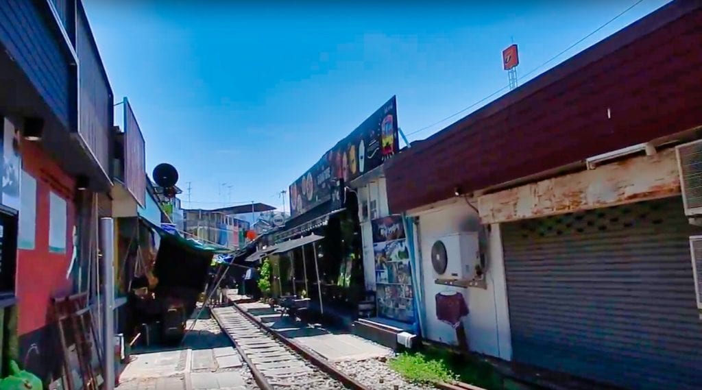 Best Bangkok Market 2: Ratchada Train Night Market, the train tracks that run through the market